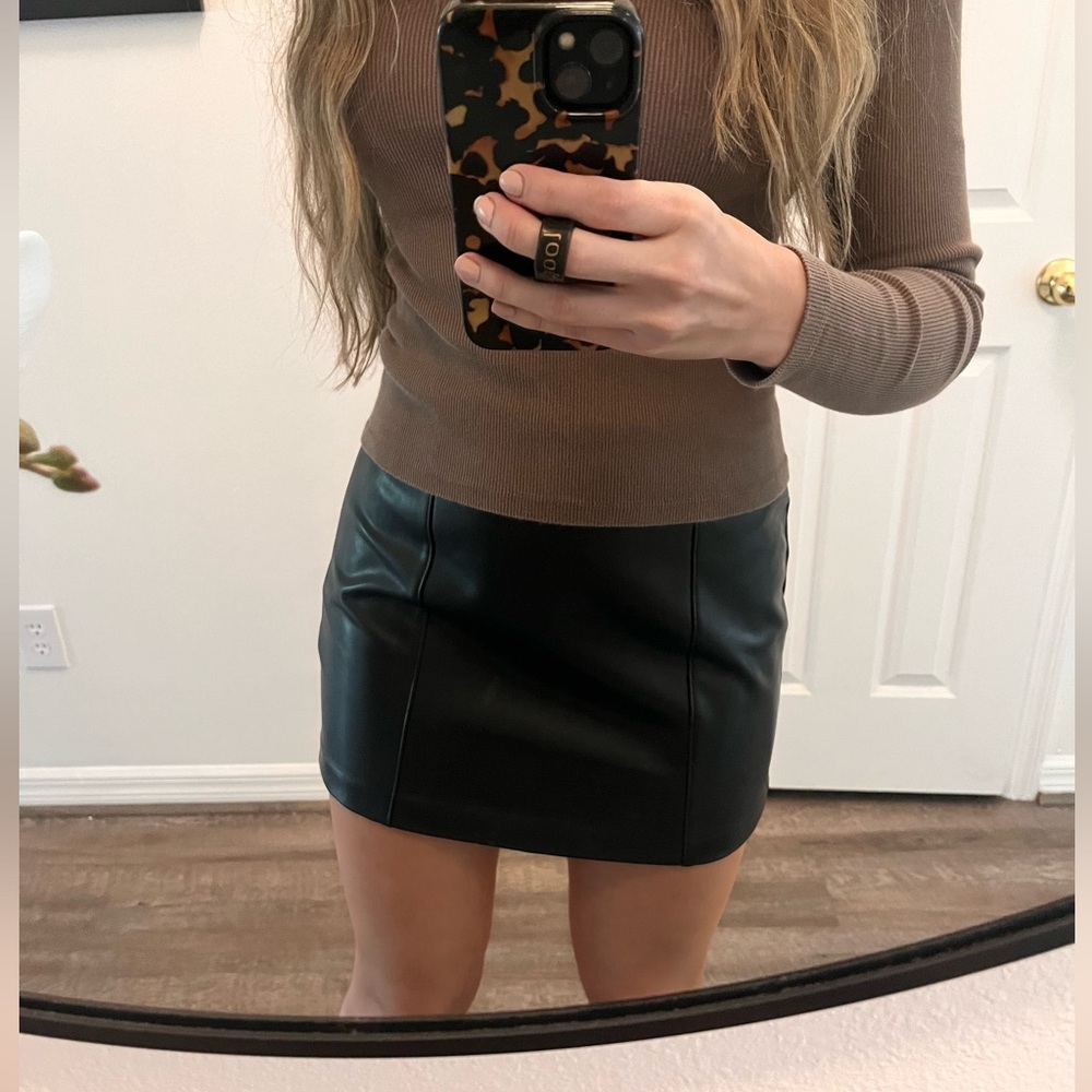 Abercrombie black faux leather skirt skort mini size small new with tags